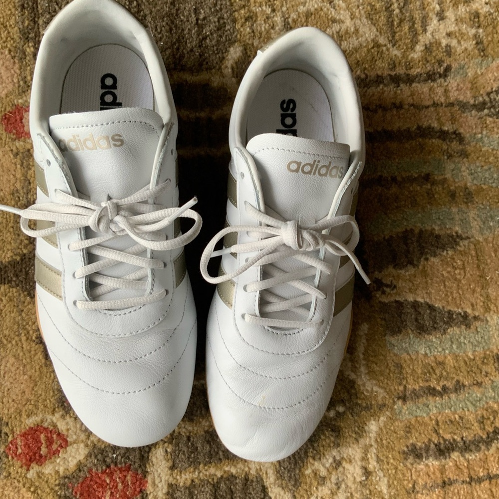 Gold striped Adidas Grand Court Lo Sneaker